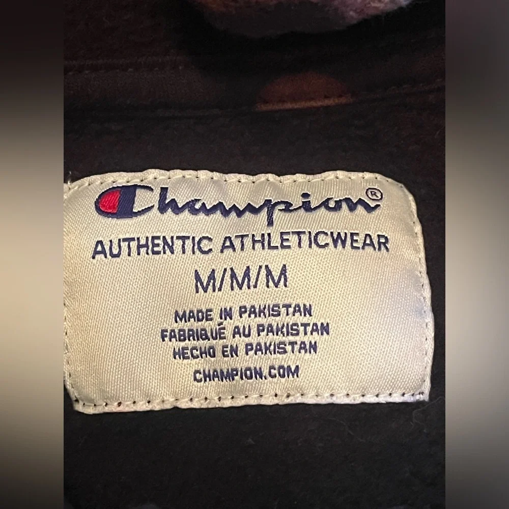 Champion hooded sweatshirt with pocket. Size Medium